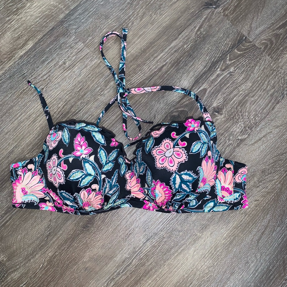 Shade & Shore bathing suit top